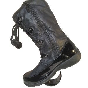 Totes Sz 5 Lacey Duck Style Lace Up Boots